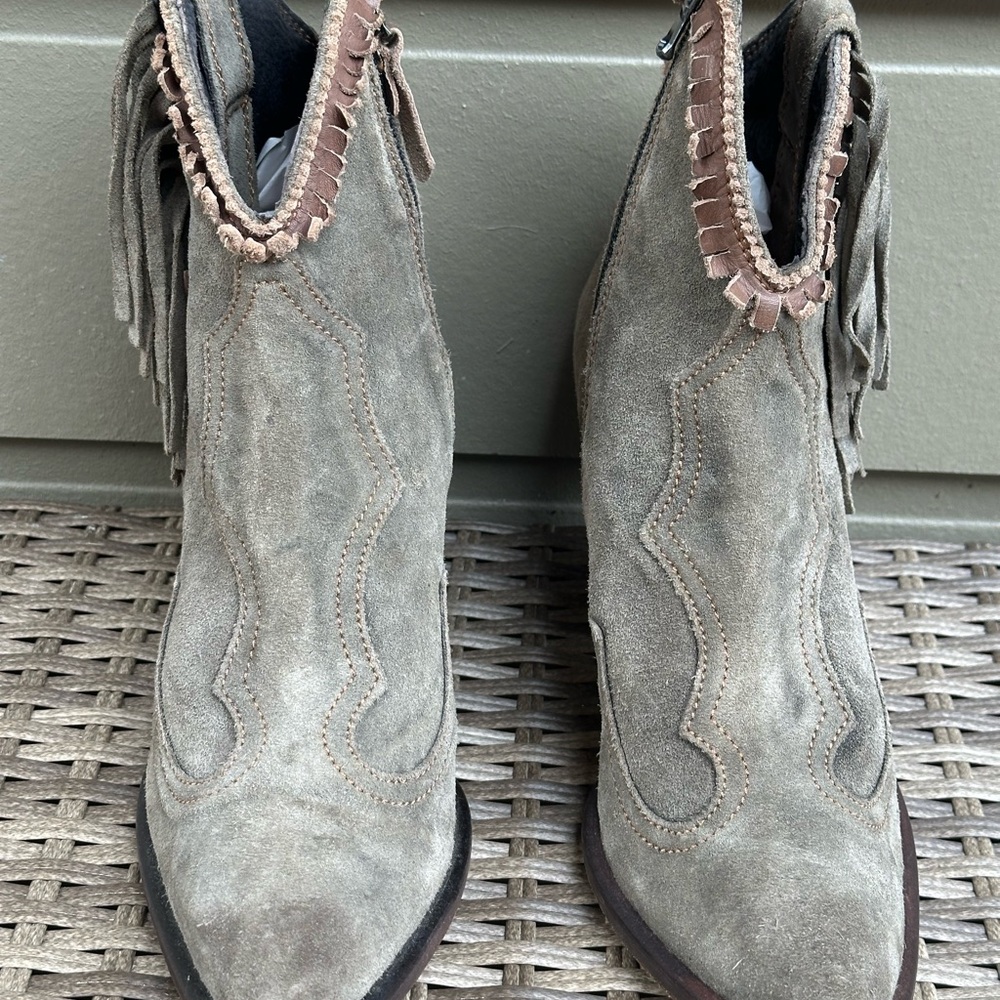 El Vaquero Fringe Suede Boots